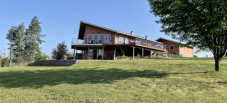 Family friendly home on Flathead River with amazing views, dock and toys galore图片