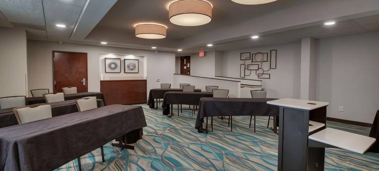 印第安纳波利斯北金字塔贝斯特韦斯特优质酒店(Best Western Plus Indianapolis North at Pyramids)图片