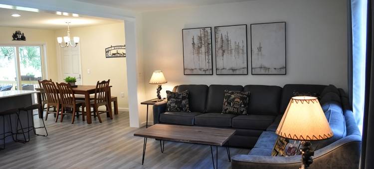 2025年新建宽敞度假屋，优质私享户外空间，设施齐全(Spacious new home built 2025. Great private outdoor area. Tons of amenities.)图片