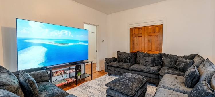 Cozy 4BR Home by Tufts w/ Subway Access to Downtown, MIT, Harvard + Free Parking图片