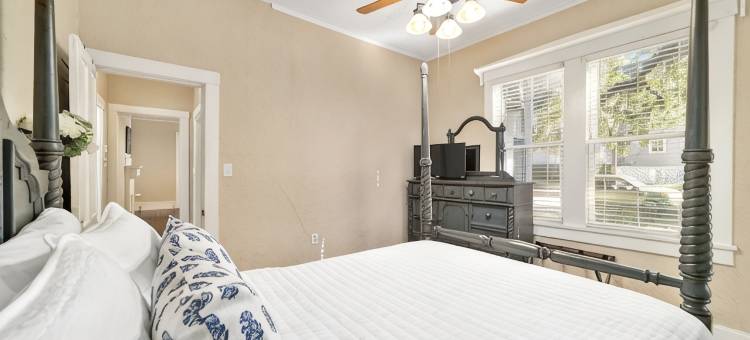 维多利亚庄园：银泉&国王堡历史公园市中心公寓(Victorian Manor: Downtown Apt, near Silver Springs & Fort King Historic Park)图片