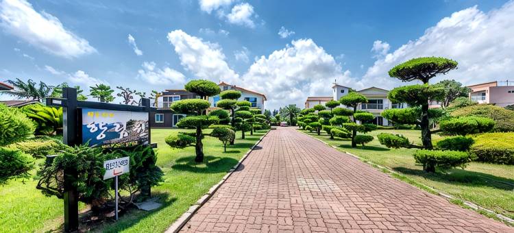Seogwipo Hyanglimwon Pension图片