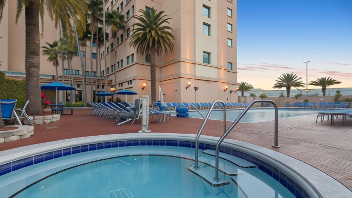 The Florida Hotel & Conference Center in the Florida MallOver view