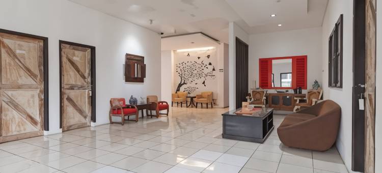 阿伦柯塔苏卡布米附近瑞德多兹酒店(RedDoorz Near Taman Kota Lapang Merdeka Sukabumi)图片