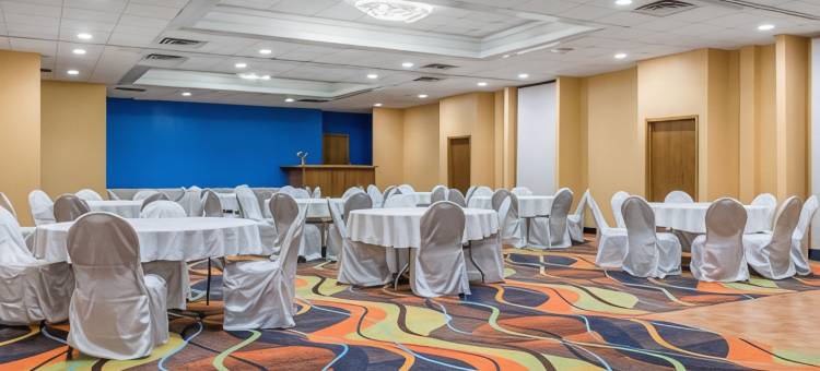 西贝德福德凯艺套房酒店(Quality Inn & Suites Bedford West)图片