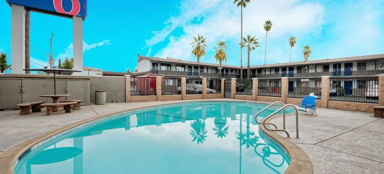 加利福尼亚圣贝纳迪诺 6 号开放式套房酒店(Studio 6 Suites San Bernardino, CA)图片