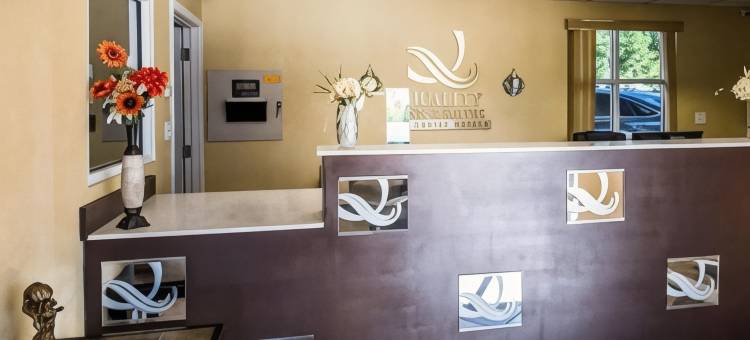 巴拿马城海滩附近凯艺套房酒店(Quality Inn & Suites Near Panama City Beach)图片