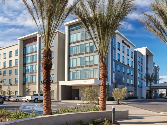 长滩机场欢朋酒店