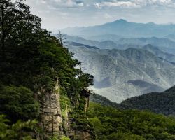 Cool off along Xi'an–Shiyan high-speed rail at four hidden escapes