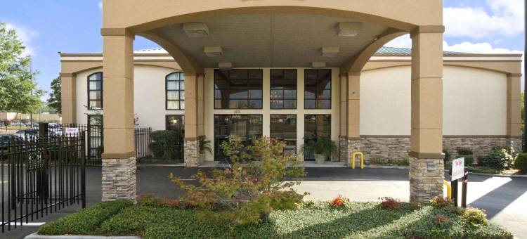 塔斯卡卢萨阿拉巴马大学戴斯套房酒店(Days Inn & Suites by Wyndham Tuscaloosa - Univ. of Alabama)图片