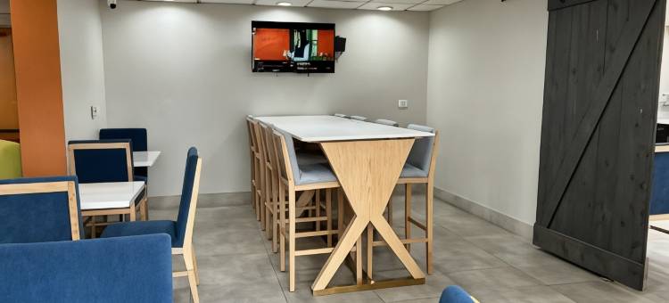 奥兰多南拉昆塔温德姆套房酒店(La Quinta Inn & Suites by Wyndham Orlando South)图片