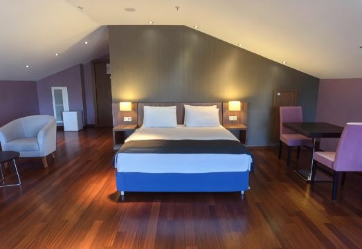 Holiday Inn Express ISTANBUL - ALTUNIZADE by IHG Hotel Overview