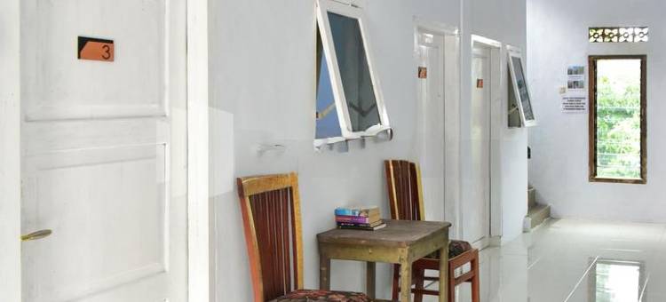 卢马姜红多兹樊塔民宿(RedDoorz @ Fanta Homestay Lumajang)图片