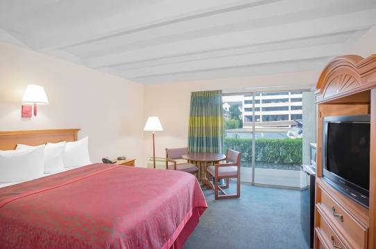 塔拉哈西大学中心戴斯酒店(Days Inn by Wyndham Tallahassee University Center)