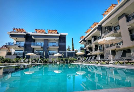 A Suite Side Hotel Overview