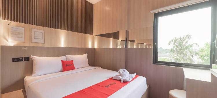 红多兹酒店-近冼都环路出口收费站(RedDoorz Near Exit Toll Sirkuit Sentul)图片