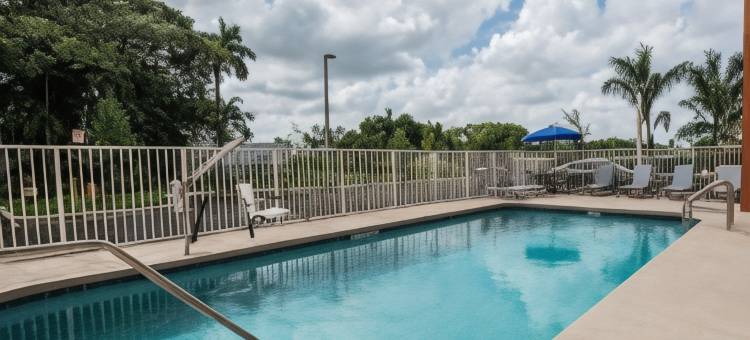 舒适套房酒店-罗德岱堡机场南游艇港(Comfort Suites Fort Lauderdale Airport South & Cruise Port)图片