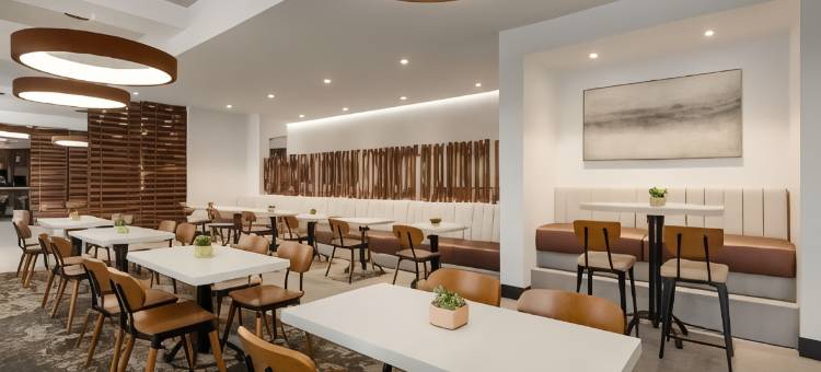 圣罗莎索诺玛拉昆塔温德姆套房酒店(La Quinta Inn & Suites by Wyndham Santa Rosa Sonoma)图片