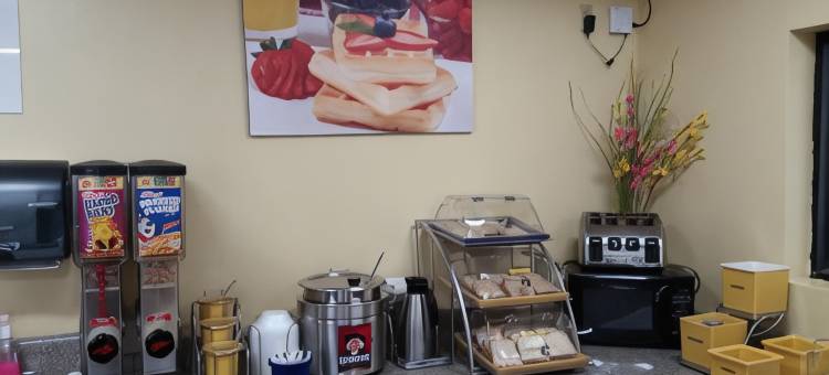 温德姆戴斯酒店及套房桃树角/诺克罗斯(Days Inn & Suites by Wyndham Peachtree Corners/Norcross)图片