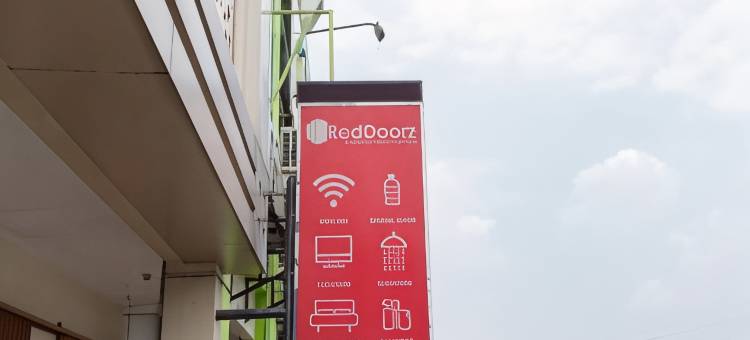 红多兹普拉斯酒店-近贾巴贝卡生活广场(RedDoorz Plus Near Living Plaza Jababeka)图片