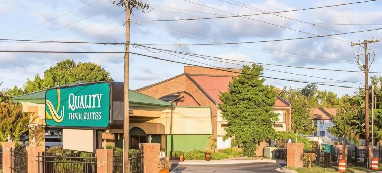 竞技场品质套房假日酒店(Quality Inn & Suites Coliseum)图片