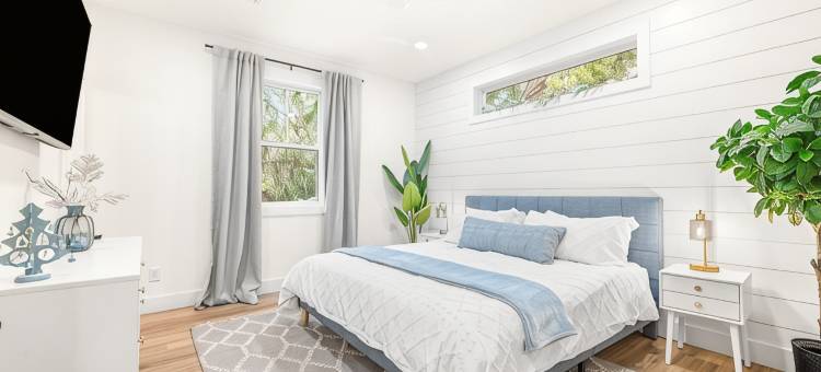市中心和海滩•3卧室现代海滨小屋•咖啡和华夫饼吧度假屋(3Br Modern Coastal Cottage • 1 Mi to Downtown • Coffee & Waffle Bar)图片