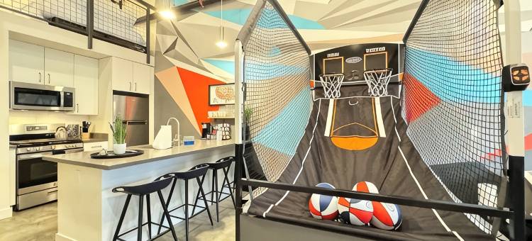 Studio-style loft with Garage door only 6 miles from Disney!图片