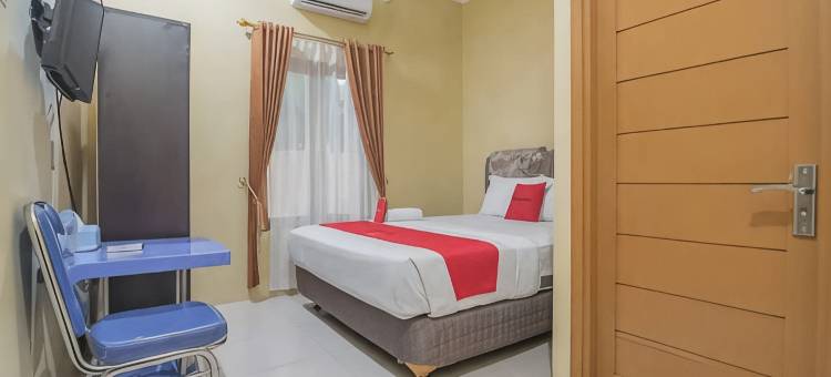 红多兹Plus酒店-近沙姆斯丁努尔机场3号(RedDoorz Plus Near Syamsudin Noor Airport 3)图片