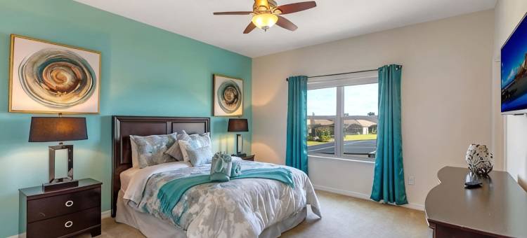 535 -Stunning 4 Bed, Lake View Home, South Facing Pool & Spa图片
