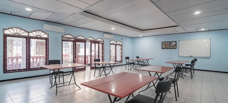 马尔科尼帕马努坎美特拉RedDoorz酒店(Hotel Markoni Pamanukan Mitra RedDoorz)图片