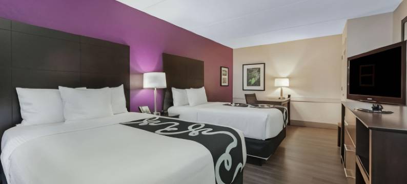 迈阿密机场北拉昆塔温德姆酒店(La Quinta Inn by Wyndham Miami Airport North)图片