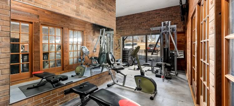 堪萨斯城机场北郊区套房酒店(Suburban Studios Kansas City Airport North)图片