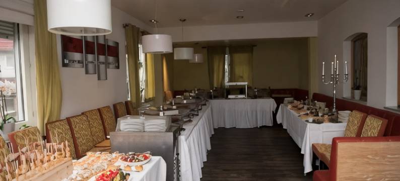 伦布利克酒店 - 餐厅 - 乡村俱乐部(Rhönblick Landhotel - Restaurant - Countrypub)图片