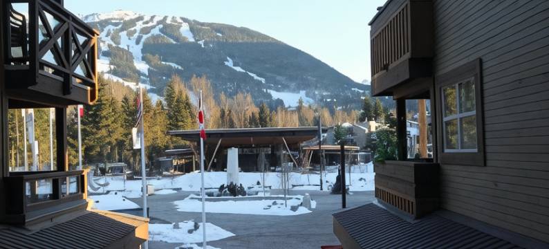 惠斯勒马克特普拉斯休闲旅馆(Marketplace Lodge by Whistler Retreats)图片