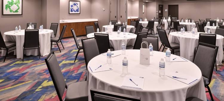 智选假日套房酒店科比西(Holiday Inn Express & Suites Bryant - Benton Area)图片