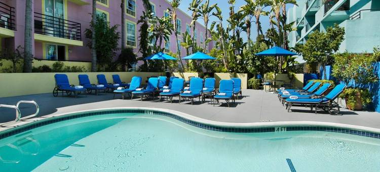 西好莱坞华美达酒店(Ramada Plaza by Wyndham West Hollywood Hotel & Suites)图片