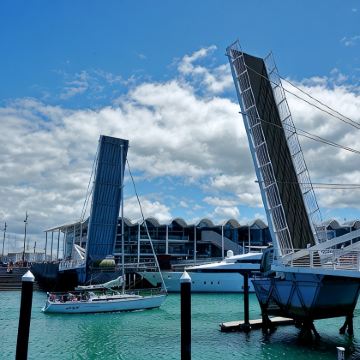 新西兰奥克兰+汉密尔顿+罗托鲁瓦+纳皮尔+惠灵顿+基督城+福克斯冰河+瓦纳卡+皇后镇+蒂阿瑙+达尼丁+奥玛鲁+库克山国家公园+特卡波20日19晚跟团游