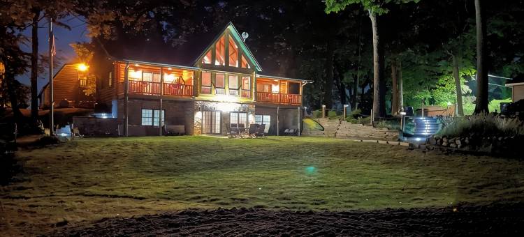 基勒湖畔-5卧室温馨木屋，适合惬意度假(Welcoming log cabin on Keeler Lake - 5 bedrooms for a cozy getaway)图片