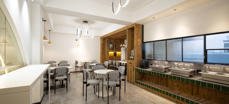 三亚荣康·Cozy智慧酒店(金鸡岭社区高铁站店)图片