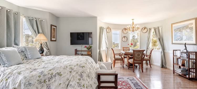 Cambria Victorian Castle: Walk to Beach, Village Shops, Wineries and Galleries!图片