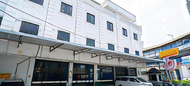 瑞德多兹加 @ 苏里亚索罗酒店(RedDoorz Plus at Hotel Surya Solo)图片