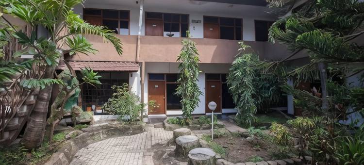 红多兹酒店-庞越邦里玛苏迪曼(RedDoorz @ Panglima Sudirman Probolinggo)图片