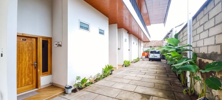 RedDoorz Plus Syariah at Umyas Hotel Near Terminal Anjuk Ladang Nganjuk图片