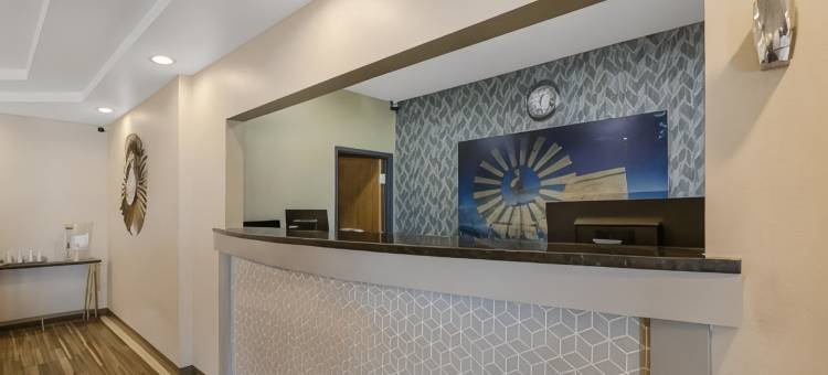 托皮卡贝斯特韦斯特SureStay Plus酒店(Best Western Topeka Inn  Suites)图片