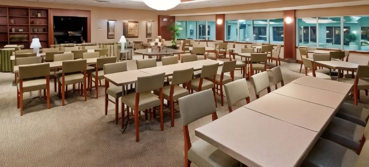 班诺克迪尔菲尔德拉昆塔温德姆套房酒店(La Quinta Inn & Suites by Wyndham Bannockburn-Deerfield)图片