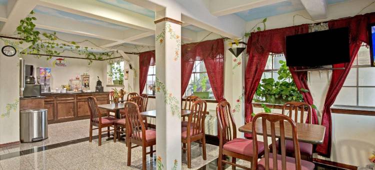 拉马克-得克萨斯城区速8酒店(Super 8 by Wyndham la Marque TX/Texas City Area)图片