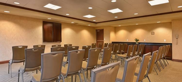 克拉丽奥波恩特苏福尔斯机场酒店(Clarion Pointe Sioux Falls Airport)图片