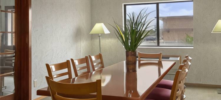 秘鲁凯艺酒店 - 近斯达弗德岩州立公园(Quality Inn Peru Near Starved Rock State Park)图片