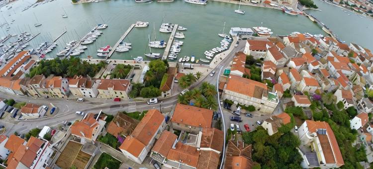 路西亚特罗吉尔别墅旅馆(Villa Lučica Trogir)图片