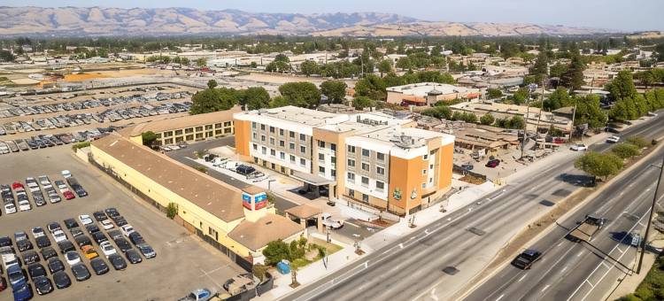 圣何塞硅谷智选假日套房酒店(Holiday Inn Express & Suites SAN JOSE – SILICON VALLEY by IHG)图片